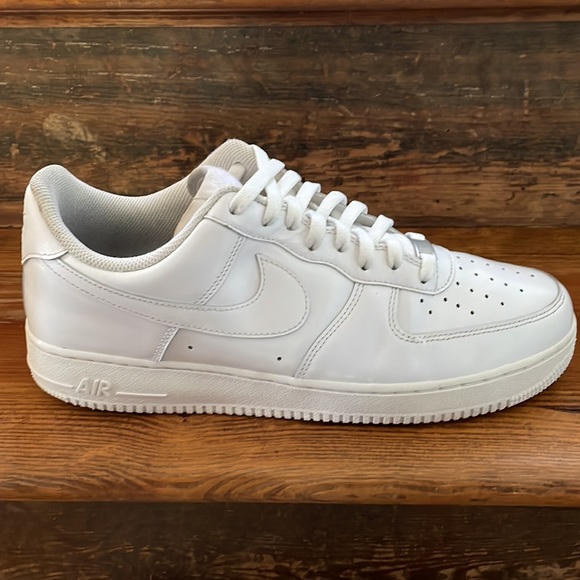 Air Force 1 Triple White - Picture 3 of 7
